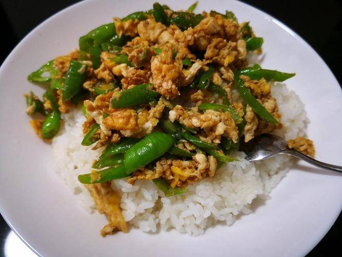 Scrambled Eggs with Hot Peppers in Rice尖椒鸡蛋饭